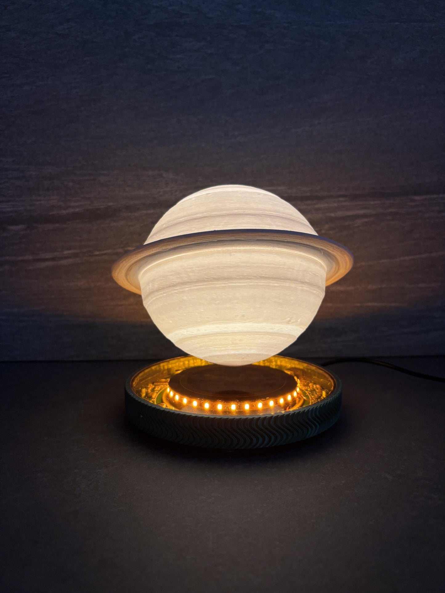 Levitating Saturn Lamp