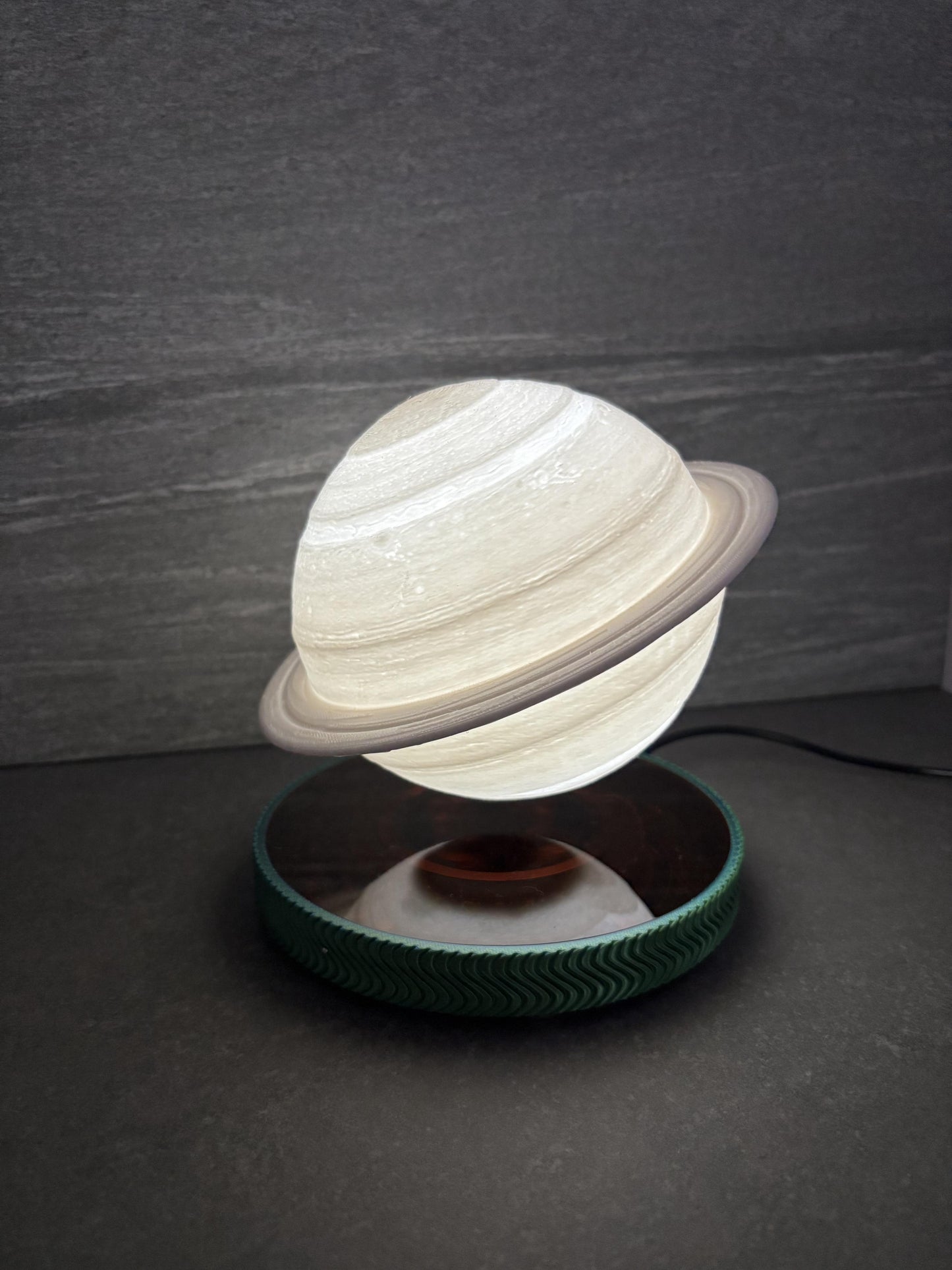 Levitating Saturn Lamp